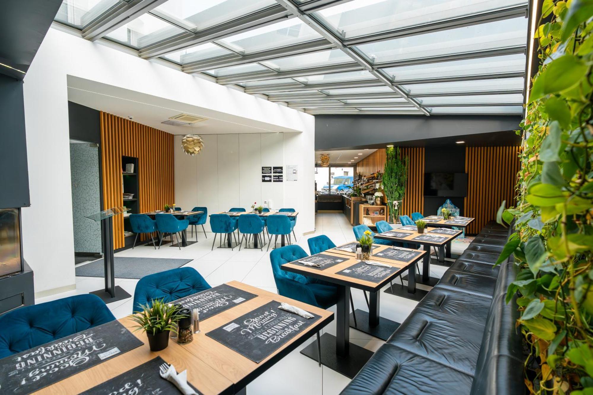 Hotel Plzen Exterior photo