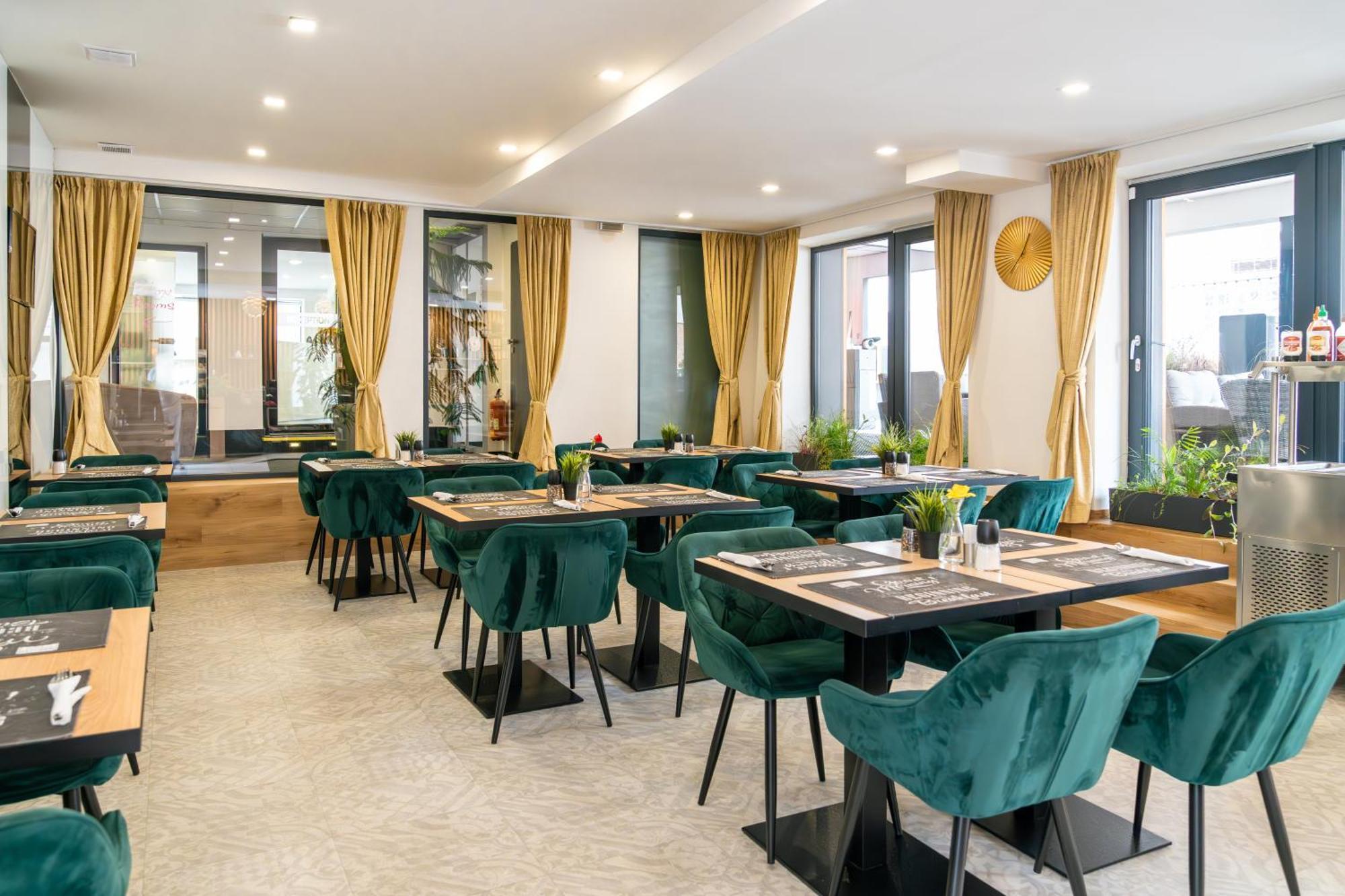 Hotel Plzen Exterior photo